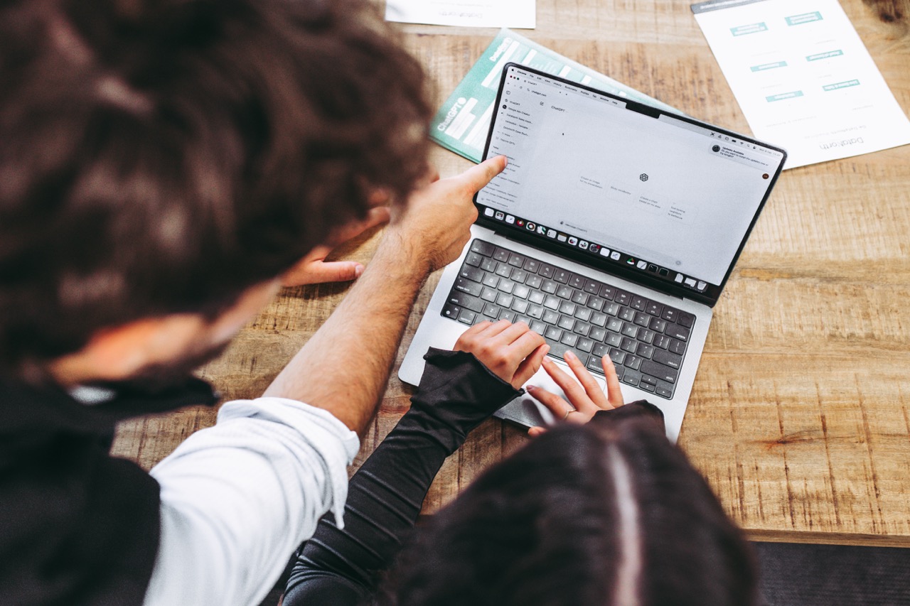 chris helping a workshop participant with ChatGPT