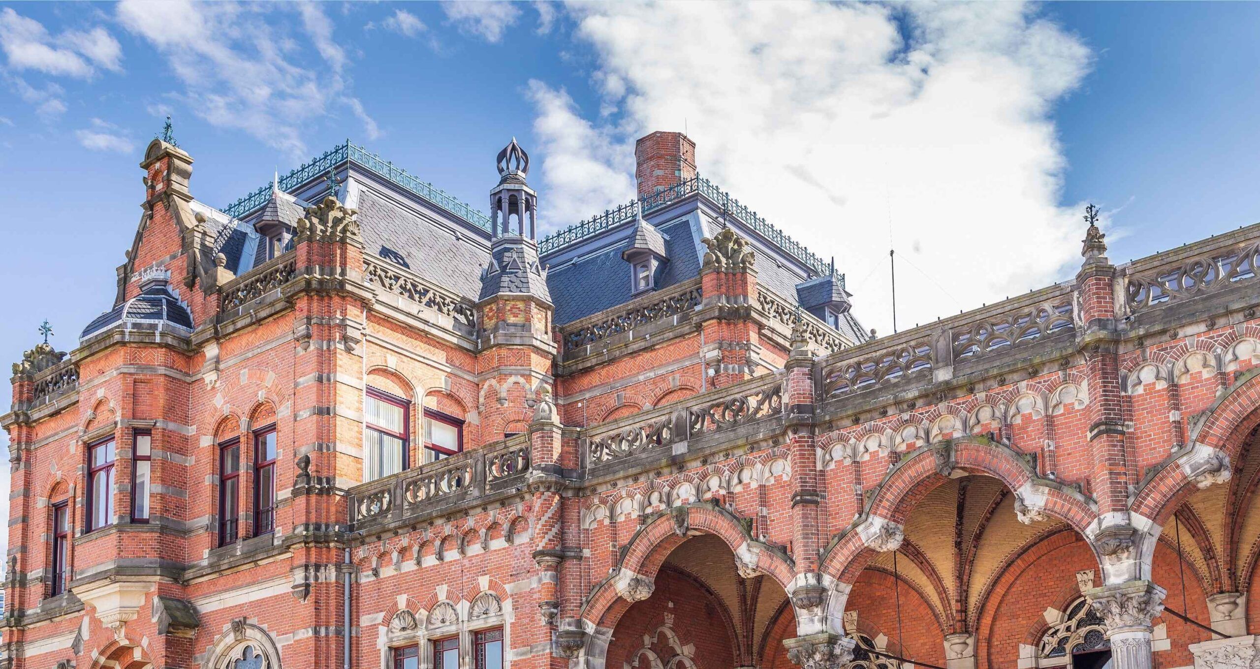 hoofdstationsgebouw